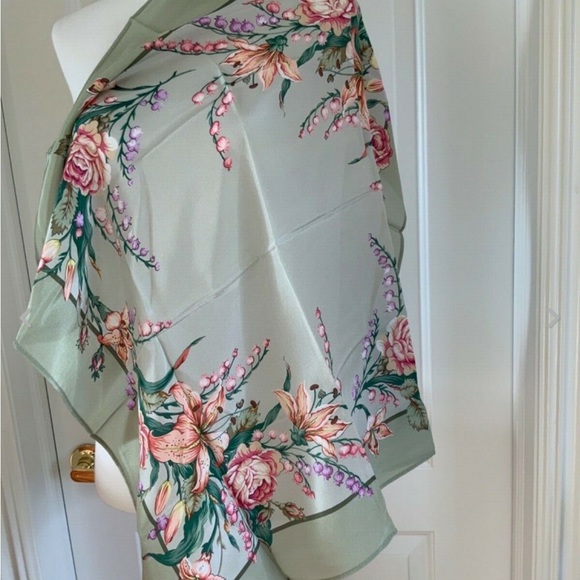 Artisan 100% silk scarf - Picture 1 of 4